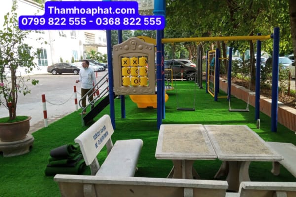 Trải cỏ nhân tại tại khi khách hàng mua cỏ nhân tạo tại Hà Nội